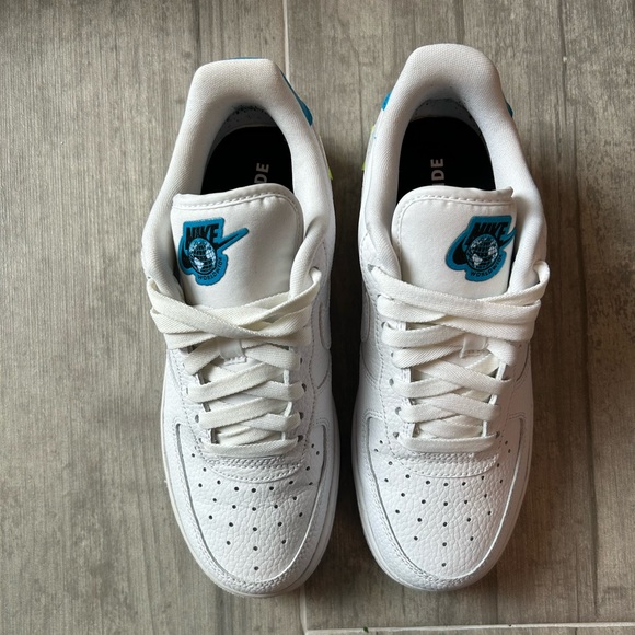 Wmns Air Force 1 '07 SE 'Worldwide Pack - Volt' - Picture 7 of 9